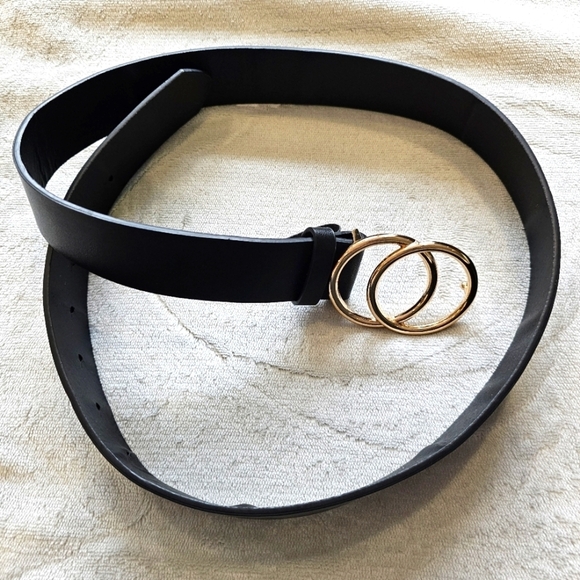 Accessories - *4 for $25* Ladies Black belt With Goldtone Buckle